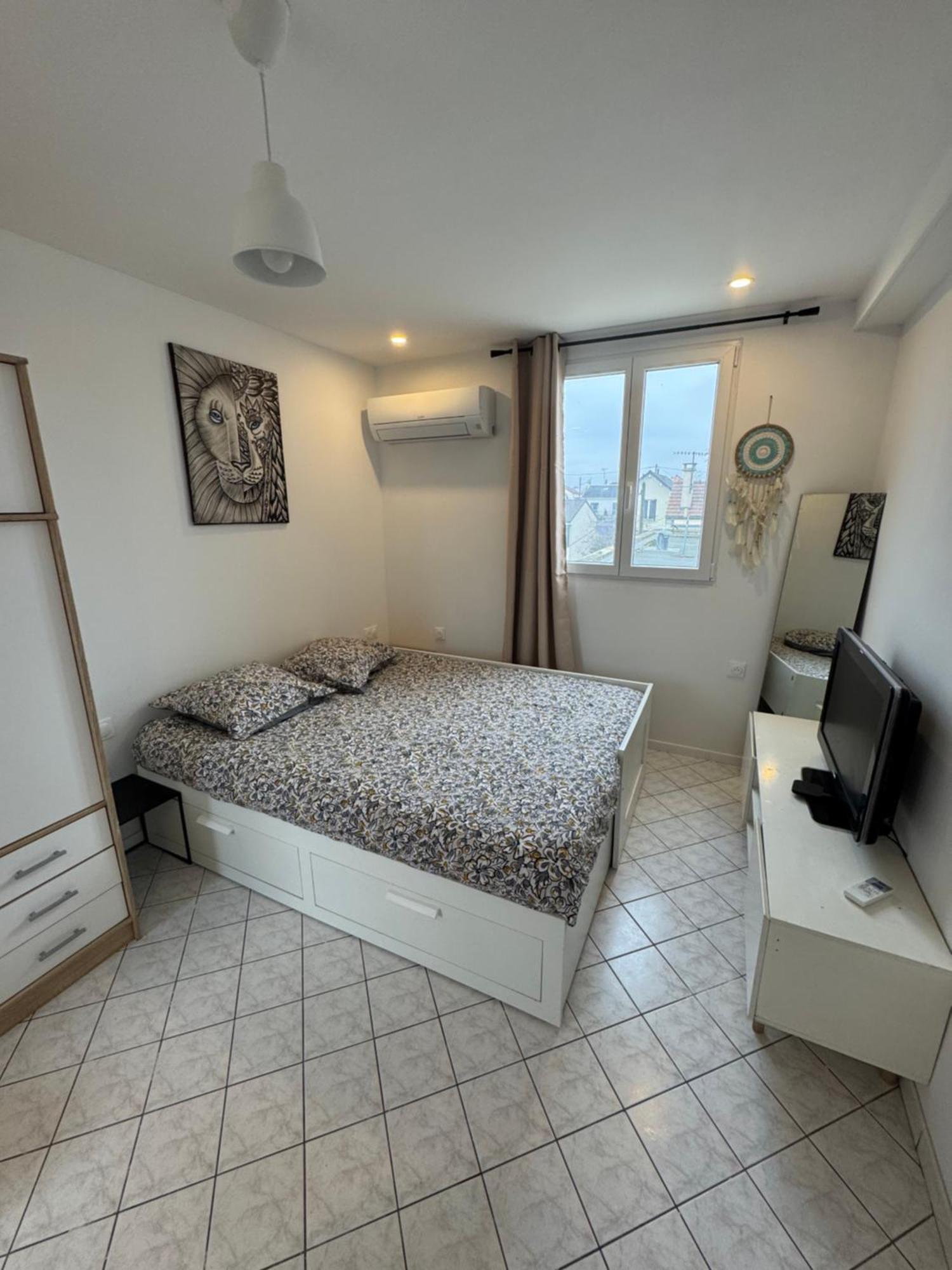 Cosy Paris La Defense Arena Apartment *